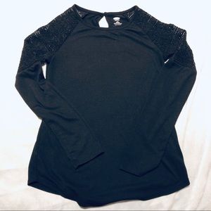 Black Old Navy top-Bundle kids clothes and save🎈